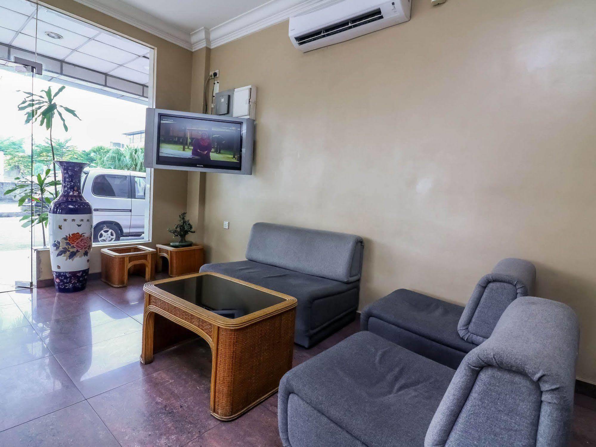 Oyo 447 Comfort Hotel Meru Klang Exteriör bild