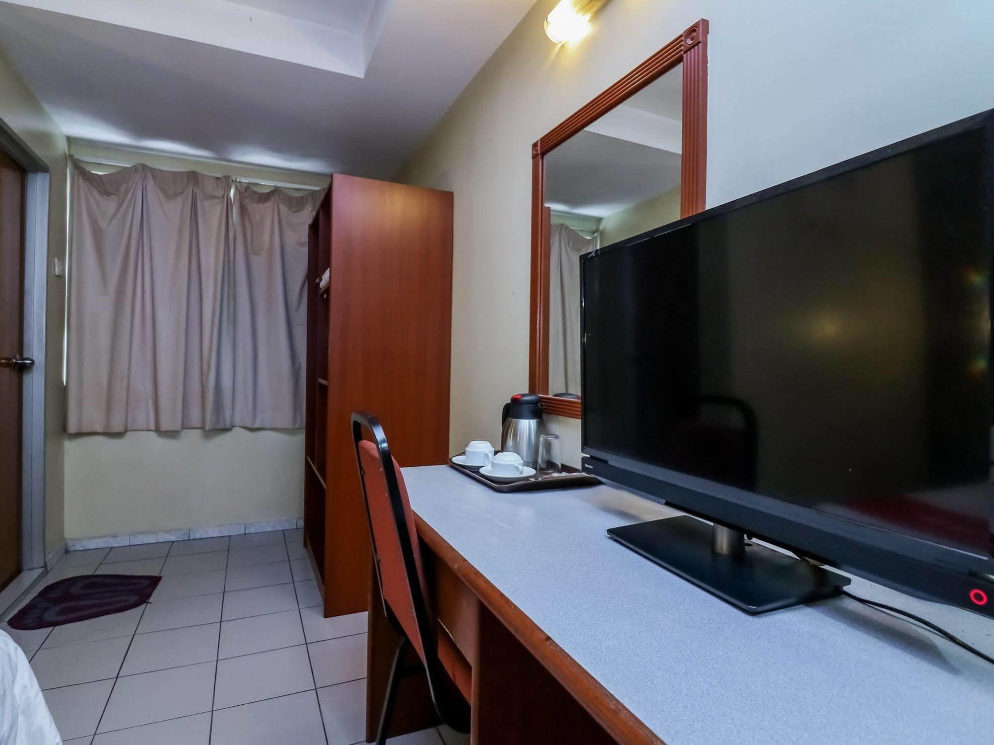 Oyo 447 Comfort Hotel Meru Klang Exteriör bild