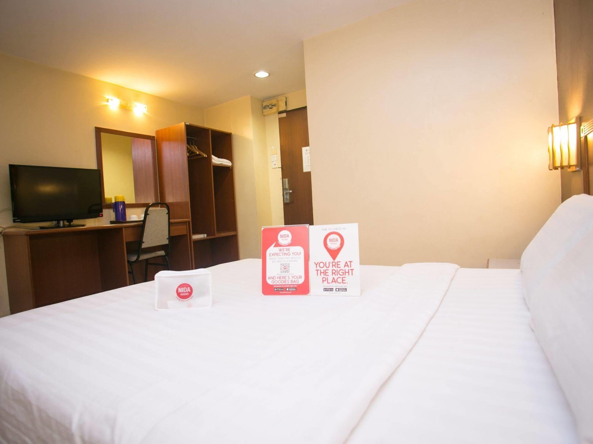 Oyo 447 Comfort Hotel Meru Klang Exteriör bild
