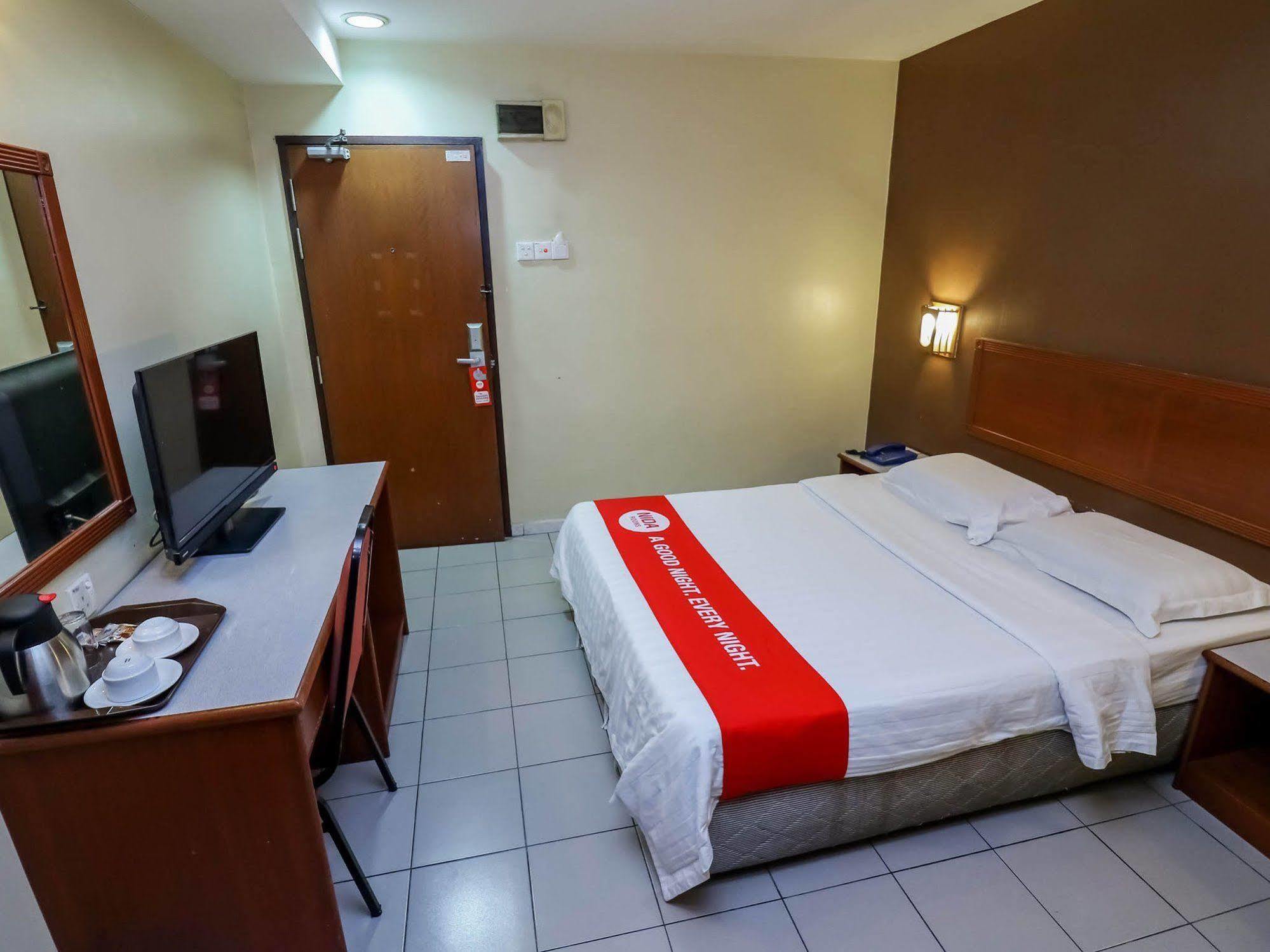 Oyo 447 Comfort Hotel Meru Klang Exteriör bild