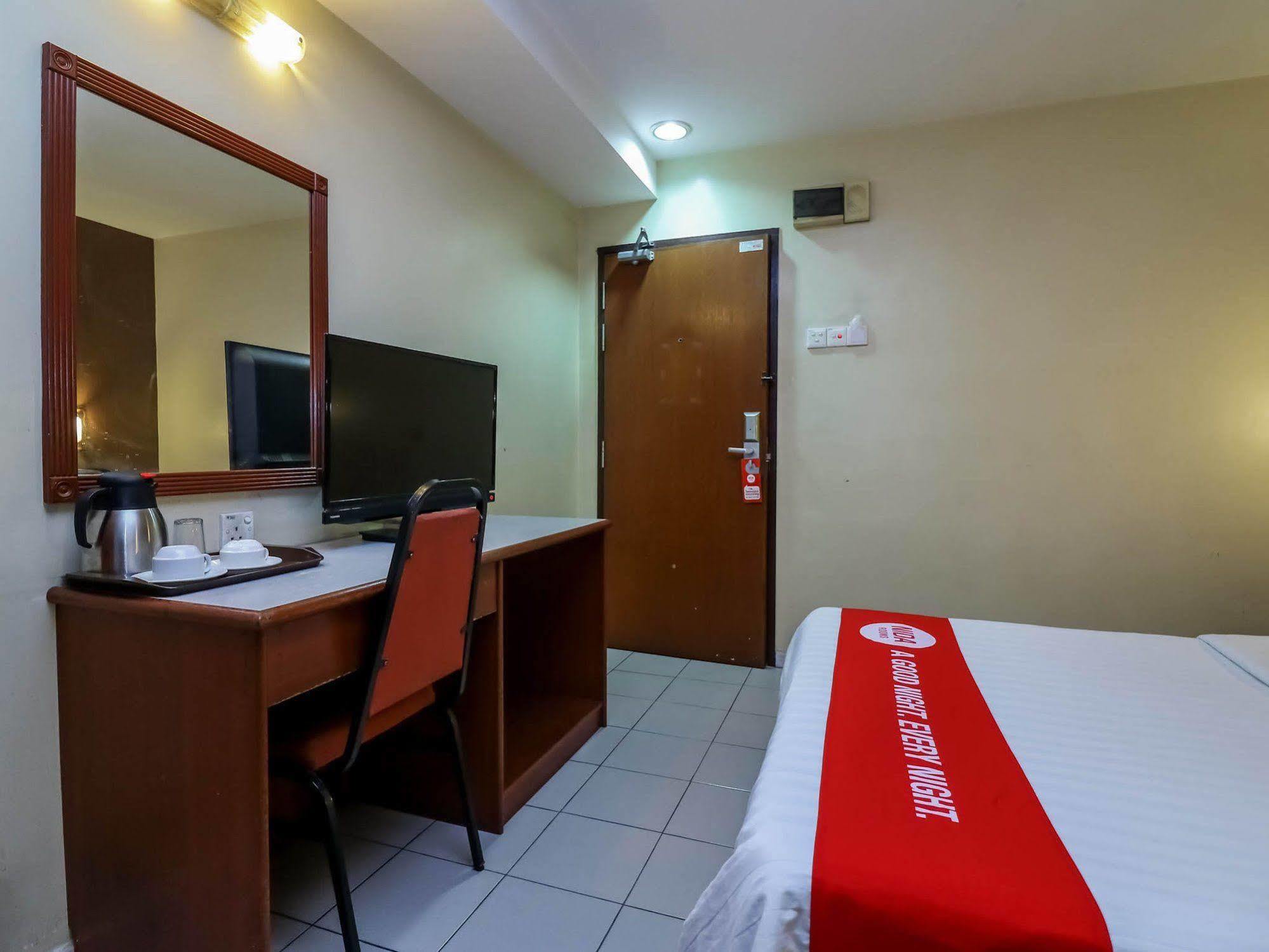 Oyo 447 Comfort Hotel Meru Klang Exteriör bild