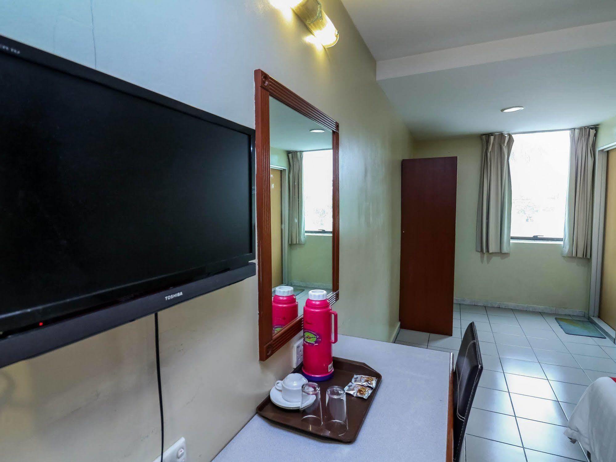 Oyo 447 Comfort Hotel Meru Klang Exteriör bild