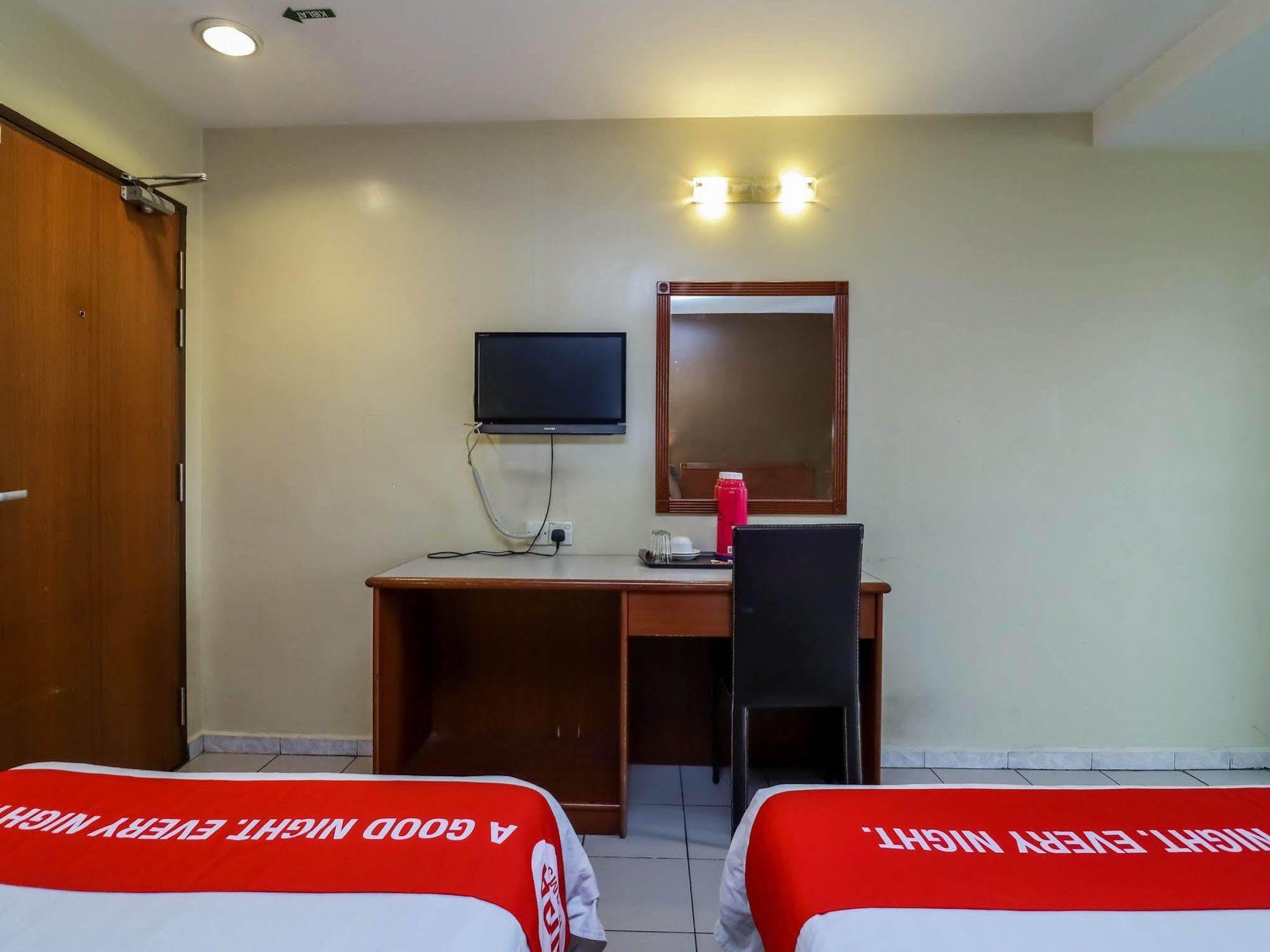 Oyo 447 Comfort Hotel Meru Klang Exteriör bild